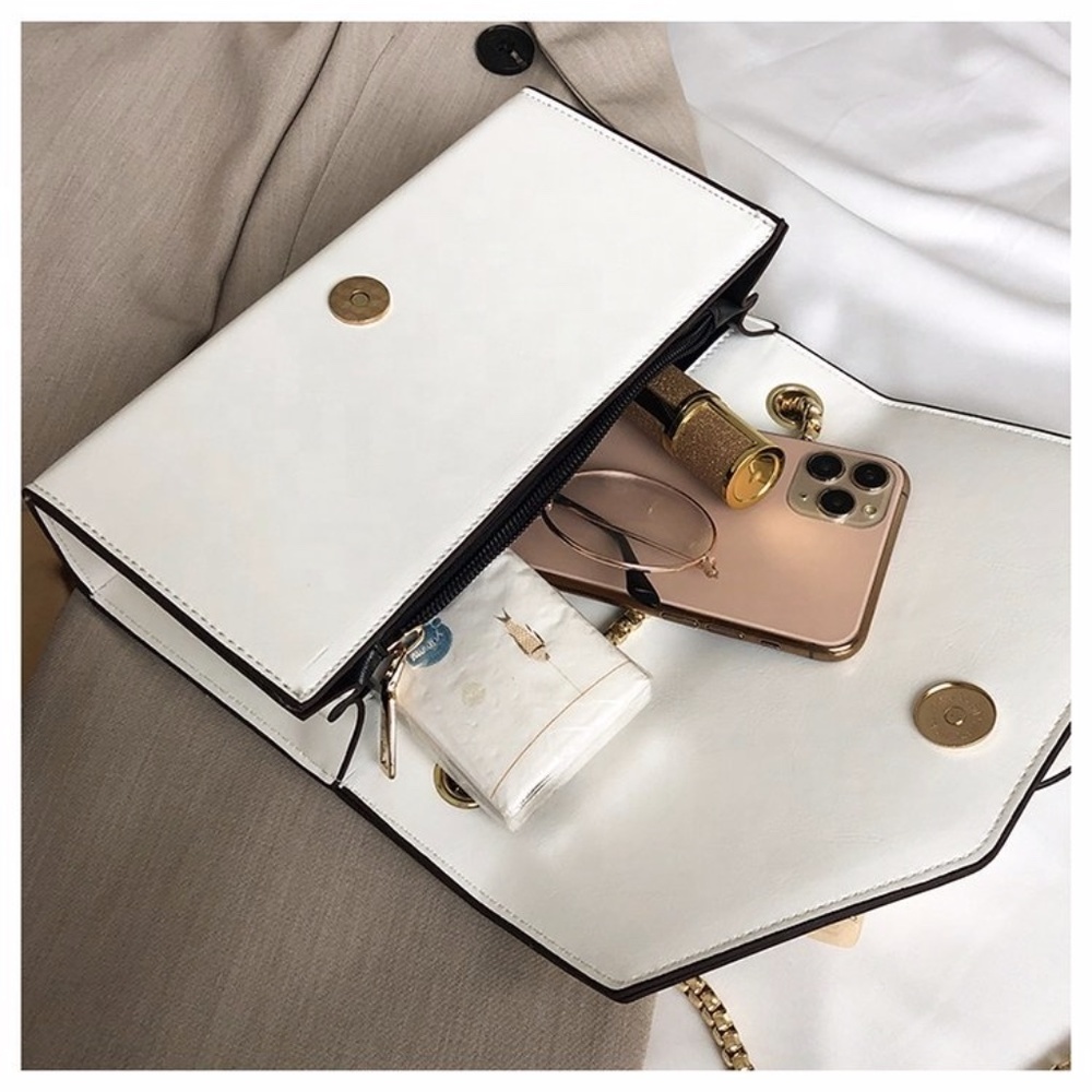 NWT White Gun Novelty Crossbody Purse 🔫 - Picture 4 of 6
